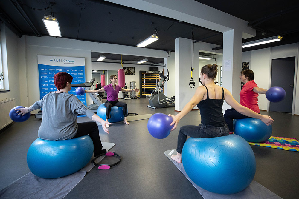 Pilates in fysiotherapie zaal